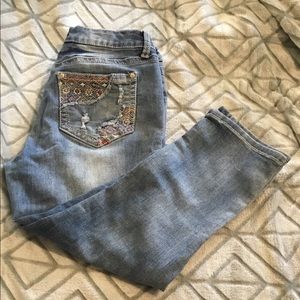 Capri Embroidered & Distressed Jeans
